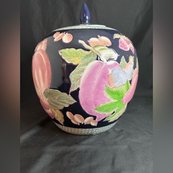 Lg vintage ginger pot - Picture 3 of 9